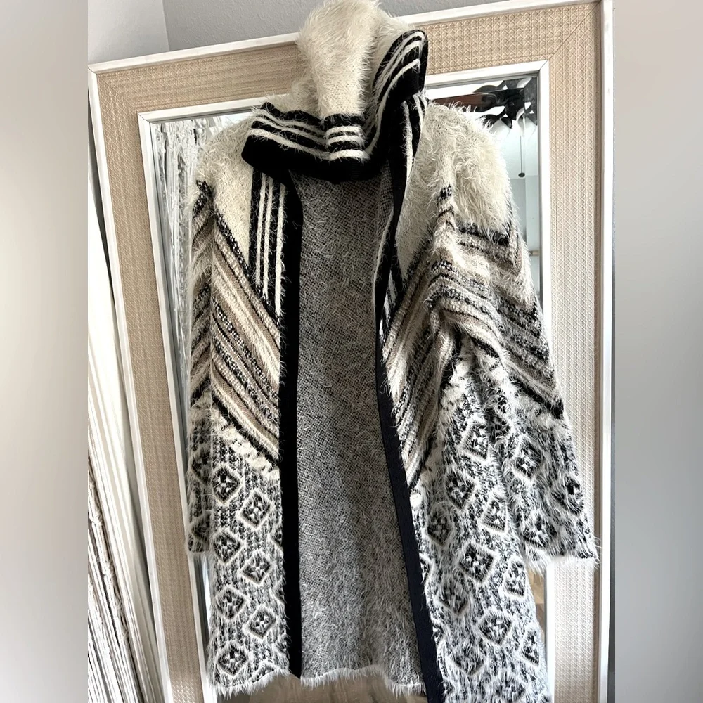 Women’s BCBG MaxAzria duster long sweater cardigan - Picture 2 of 4
